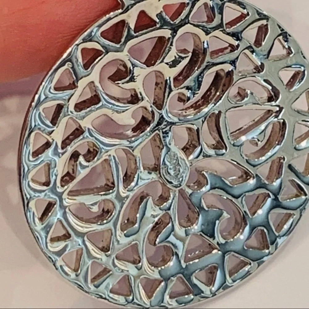 Premier design medallion style pendant leather - Picture 8 of 10